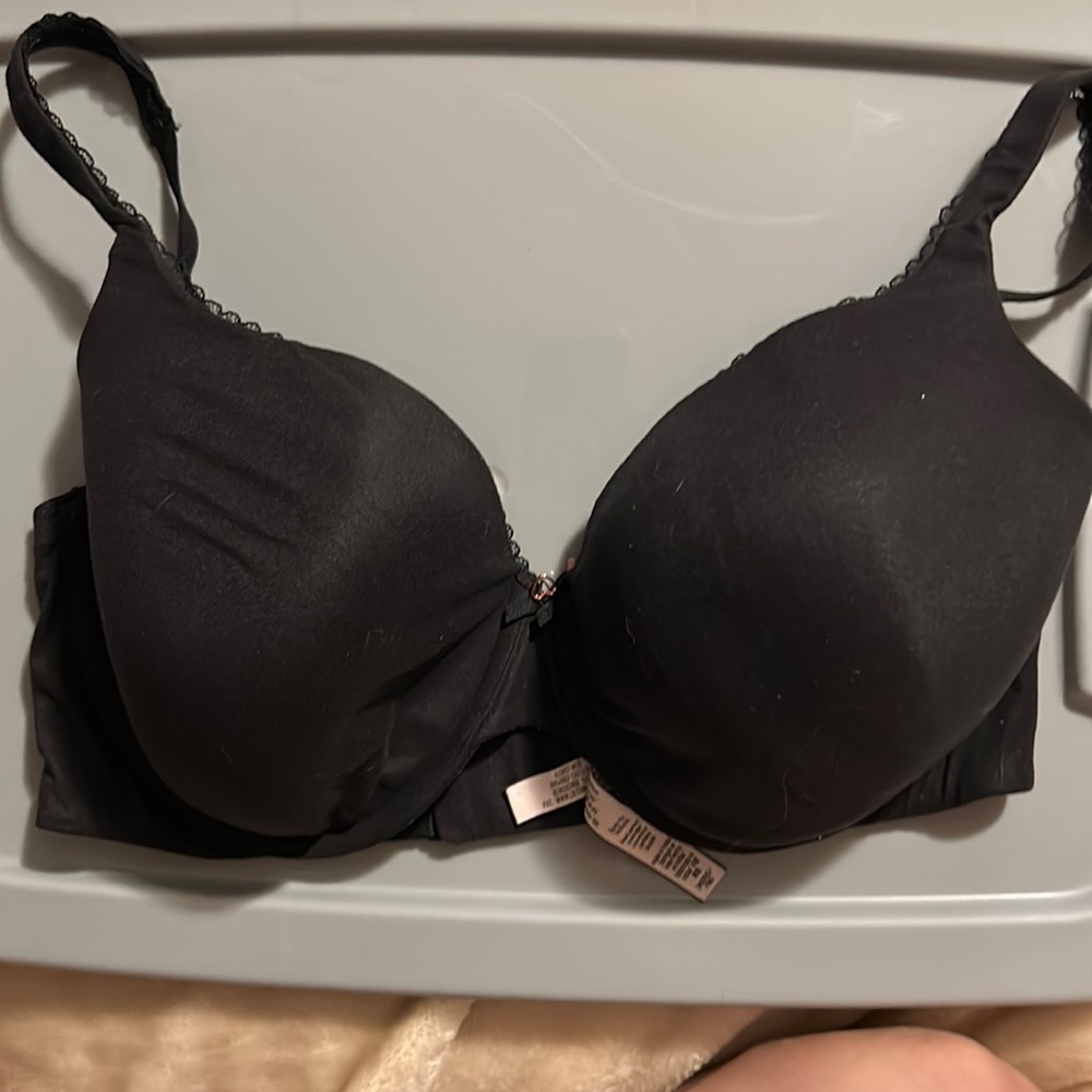 Victoria secret body by Victoria lined perfect coverage size 36DDD
